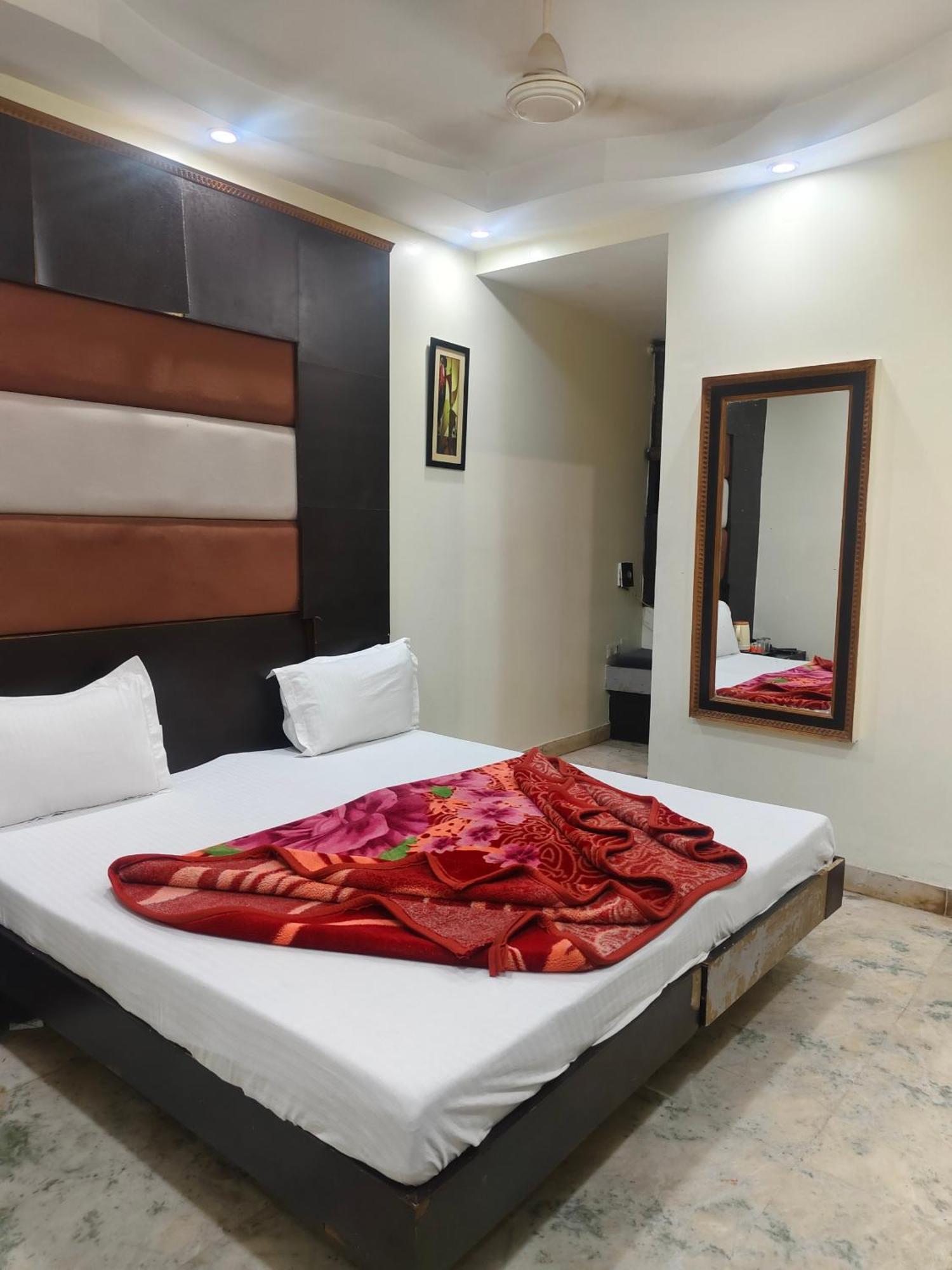 Family Spot Hotell New Delhi Eksteriør bilde